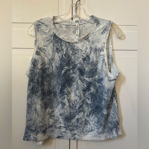 Lululemon train to be tank